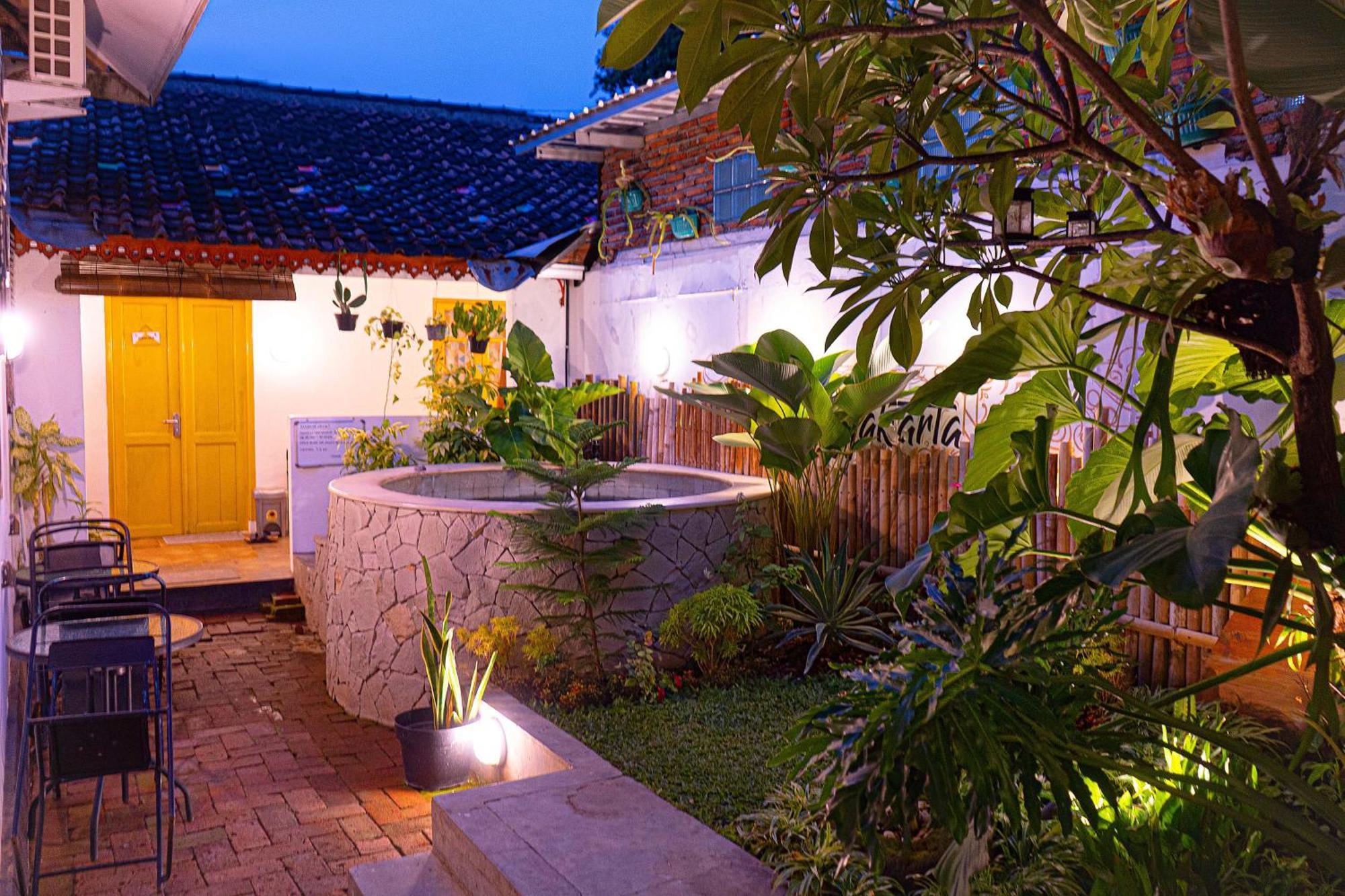 Wonderloft Hostel Jogja Jogjakarta Buitenkant foto