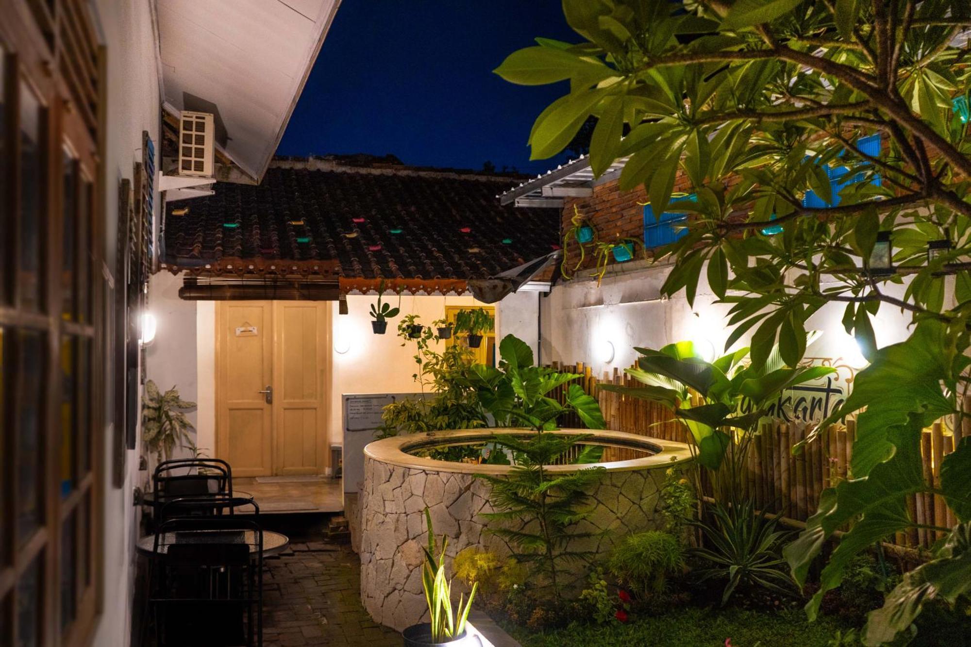 Wonderloft Hostel Jogja Jogjakarta Buitenkant foto